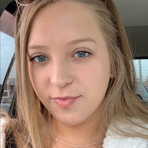 Meet your Posher, Kaylie